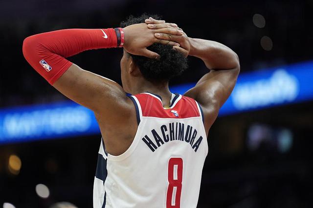 库里遭遇左腓骨扭伤 将缺席此后两战周六复查